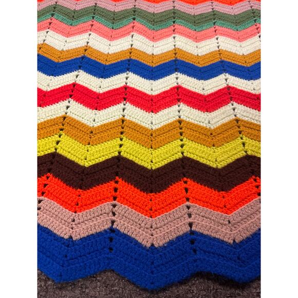 70s Vintage Handmade Chevron Zig Zag Pattern Afghan Blanket Couch Throw - Picture 4 of 5